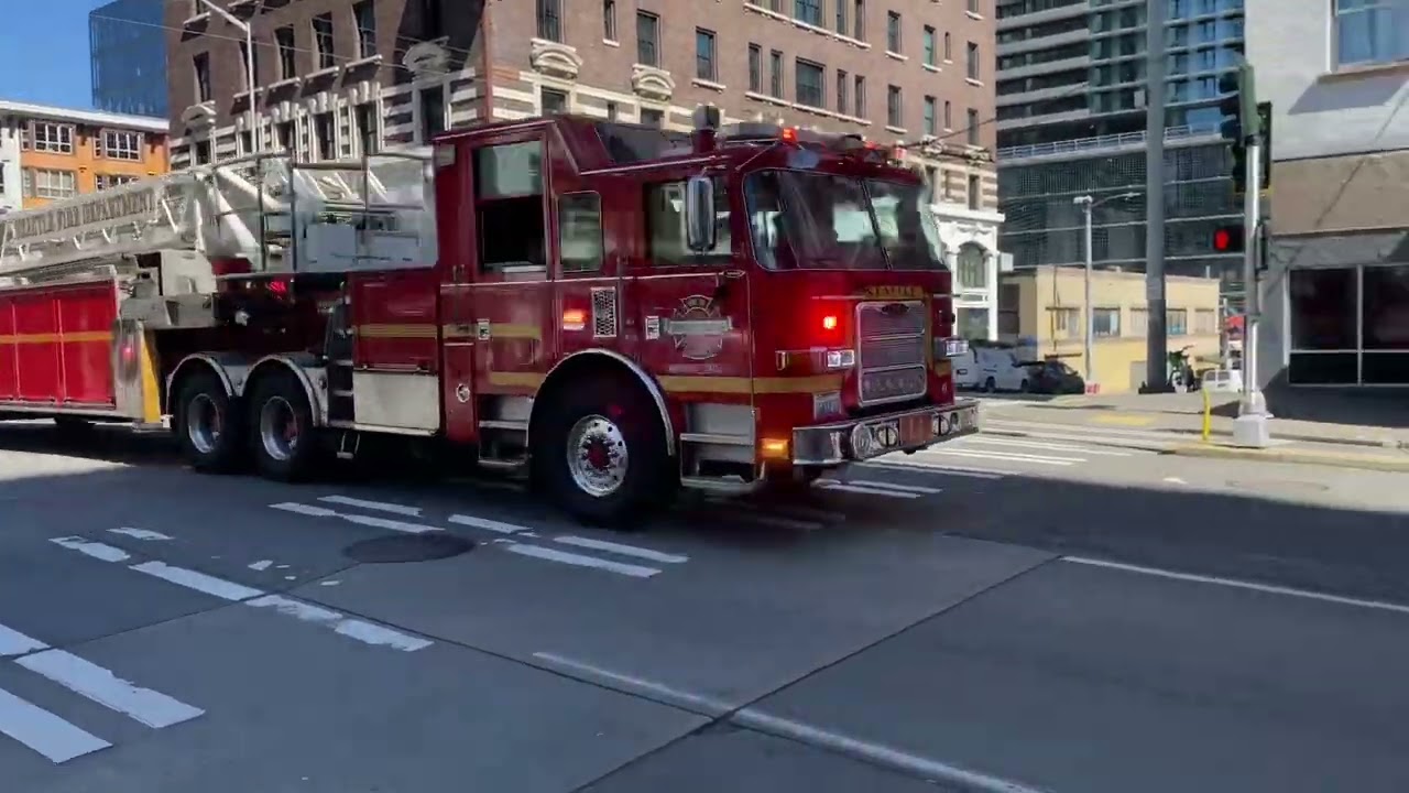 #Seattle #FireDept 2024 #4K 60FPS. #E2 and #L4 responding to 3rd and ...